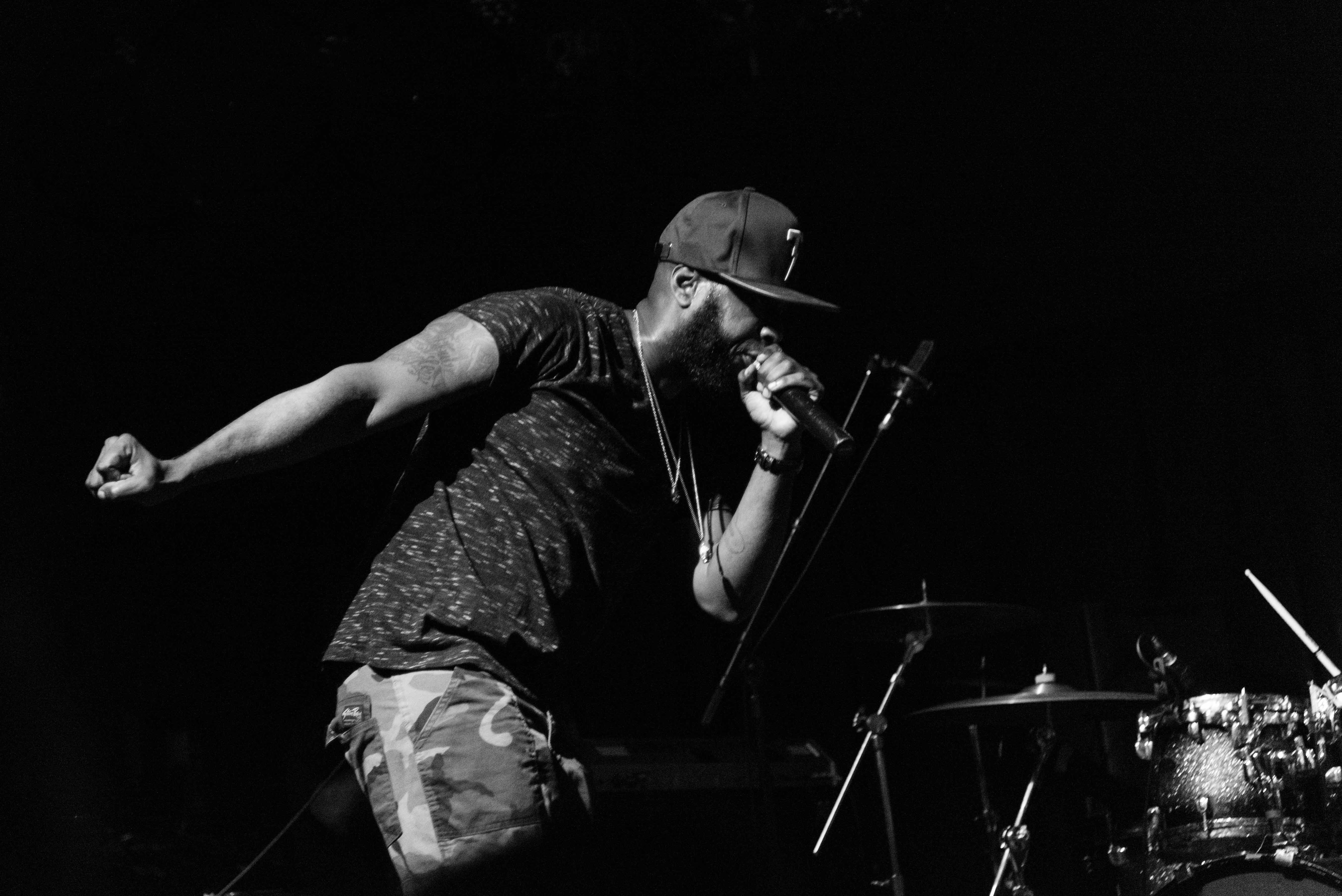 Talib Kweli, durante show no Brooklyn, em 2017. Foto: Vivian Wang