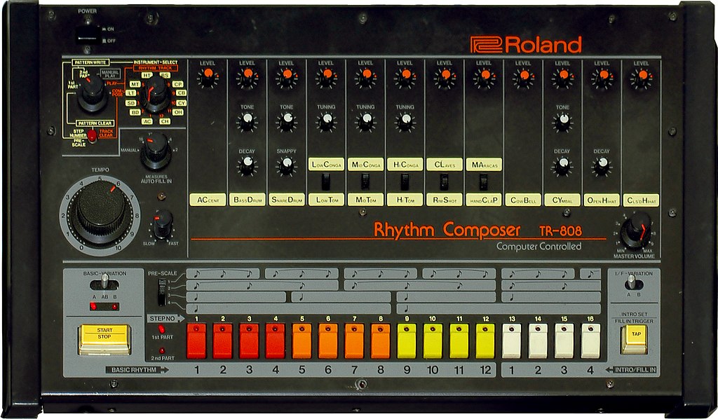 Roland 808 equipamento utilizado nas produções caseiras de Memphis RAP